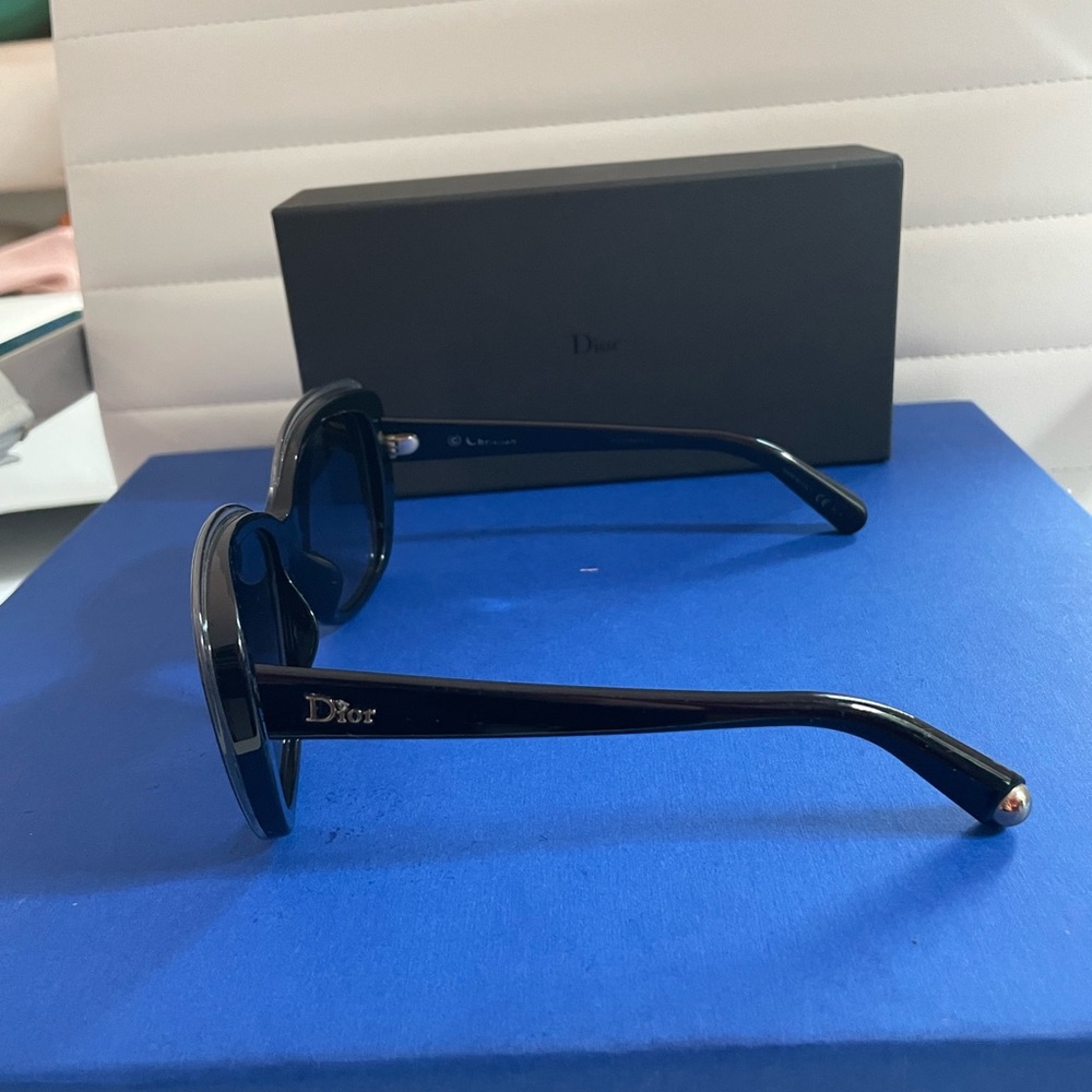 Dior Sunglasses with box - Picture 8 of 10